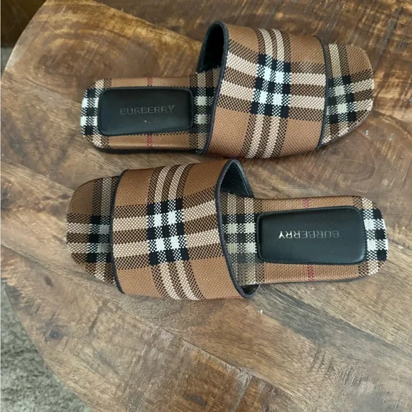 Burberry Wilma Check Flat Slide Sandals On Leather Size 37 - Picture 3 of 7